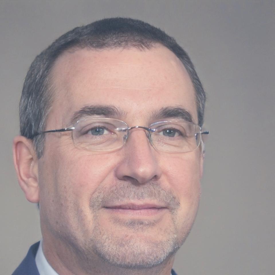 Portrait of Domain lead analyst Tobias Vrecht